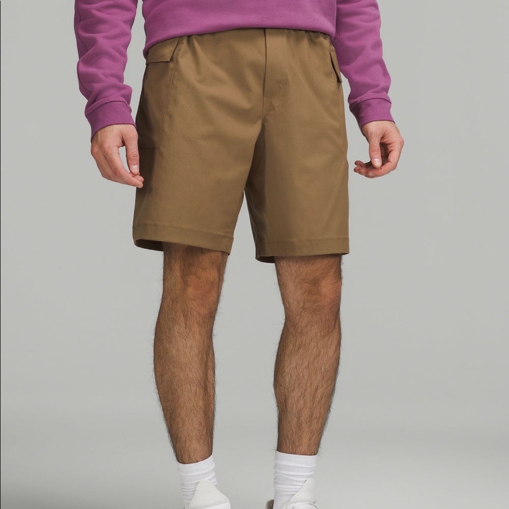 NWT Lululemon mens utilitarian cargo short 9“ size large